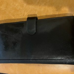 Wilson’s Leather Wallet - Pre-loved 24 Card Pockets Plus More. 9” x 5” Beautiful